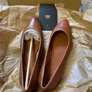 Frye Regina Ballet Flat in cognac NIB